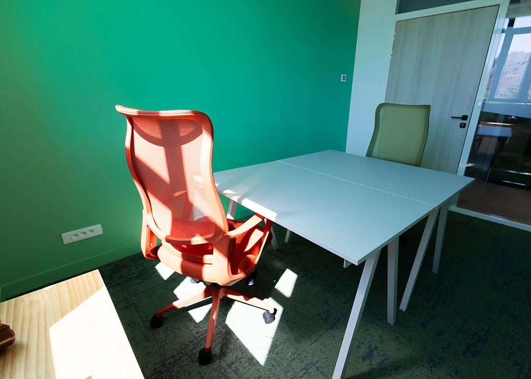 Bureau privatif 2 personnes WIDE Fauriel à Saint-Étienne avec mobilier ergonomique et lumière naturelle