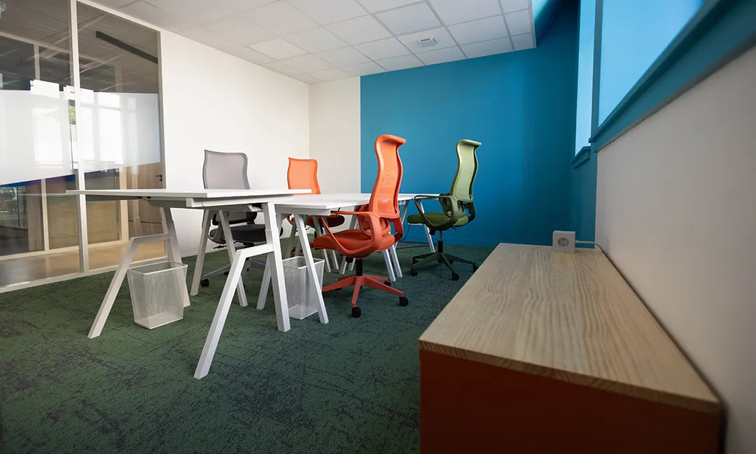 Bureau privatif WIDE Fauriel à Saint-Étienne avec postes de travail équipés et fauteuils ergonomiques