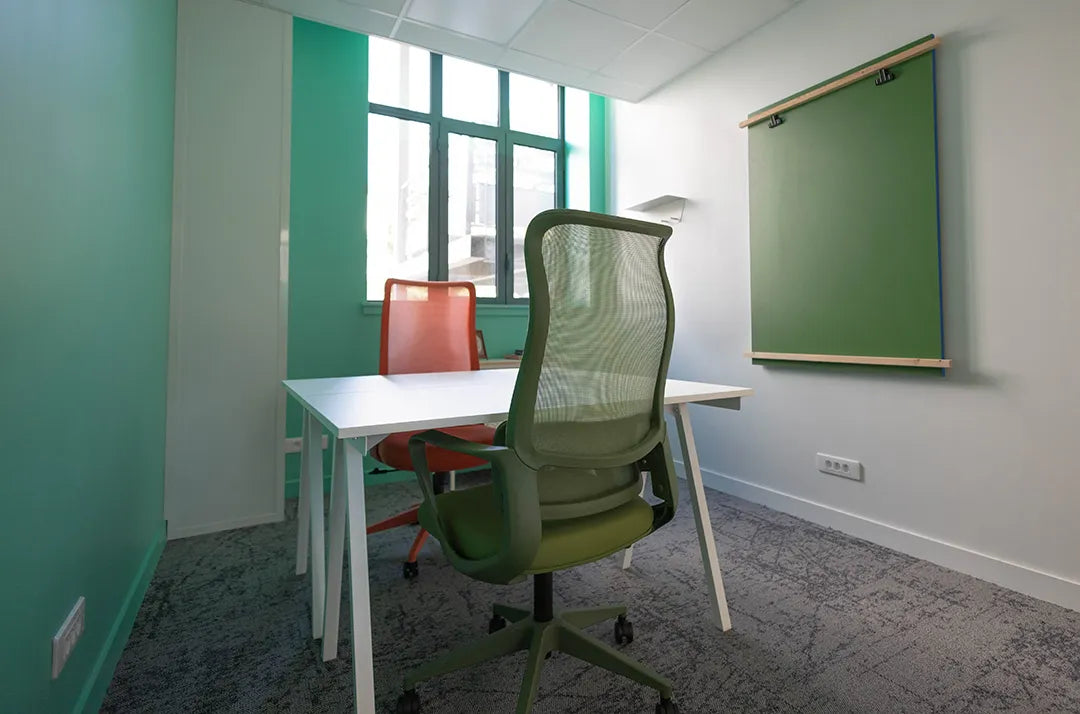 Bureau privatif 2 postes WIDE Fauriel à Saint-Étienne avec lumière naturelle et fauteuils ergonomiques