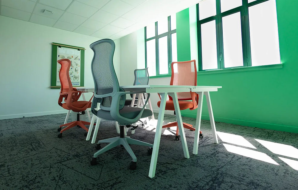 Bureau privatif 4 personnes WIDE Fauriel à Saint-Étienne avec fauteuils ergonomiques