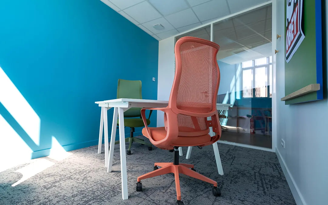 Bureau privatif 2 personnes WIDE Fauriel à Saint-Étienne avec fauteuils ergonomiques et lumière naturelle