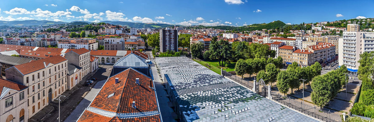 Vue panoramique de Saint-Étienne et de son paysage immobilier – WIDE