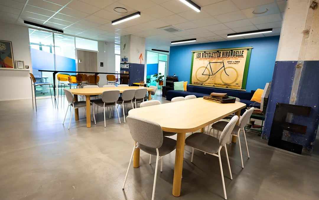 Cantine partagée de WIDE Fauriel avec grandes tables