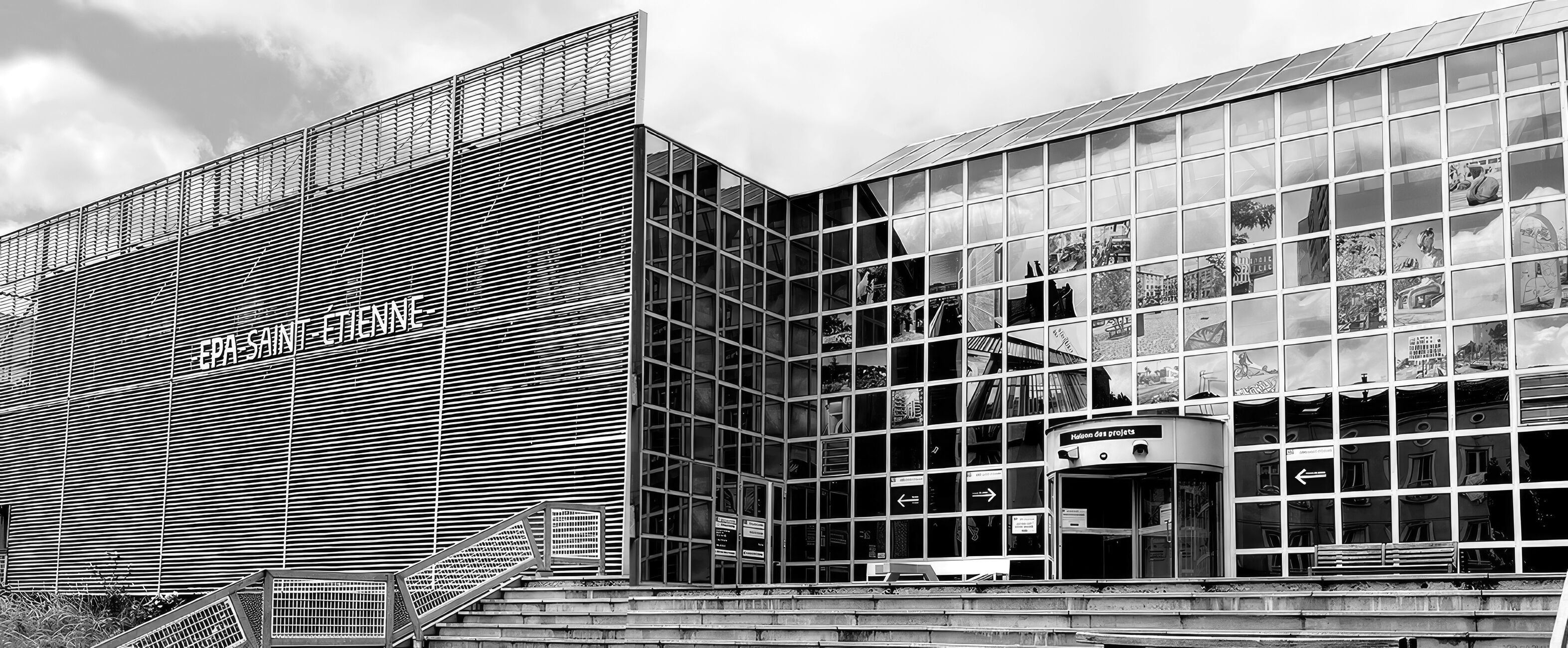 Façade d'un bâtiment portant l'inscription EPA Saint-Étienne